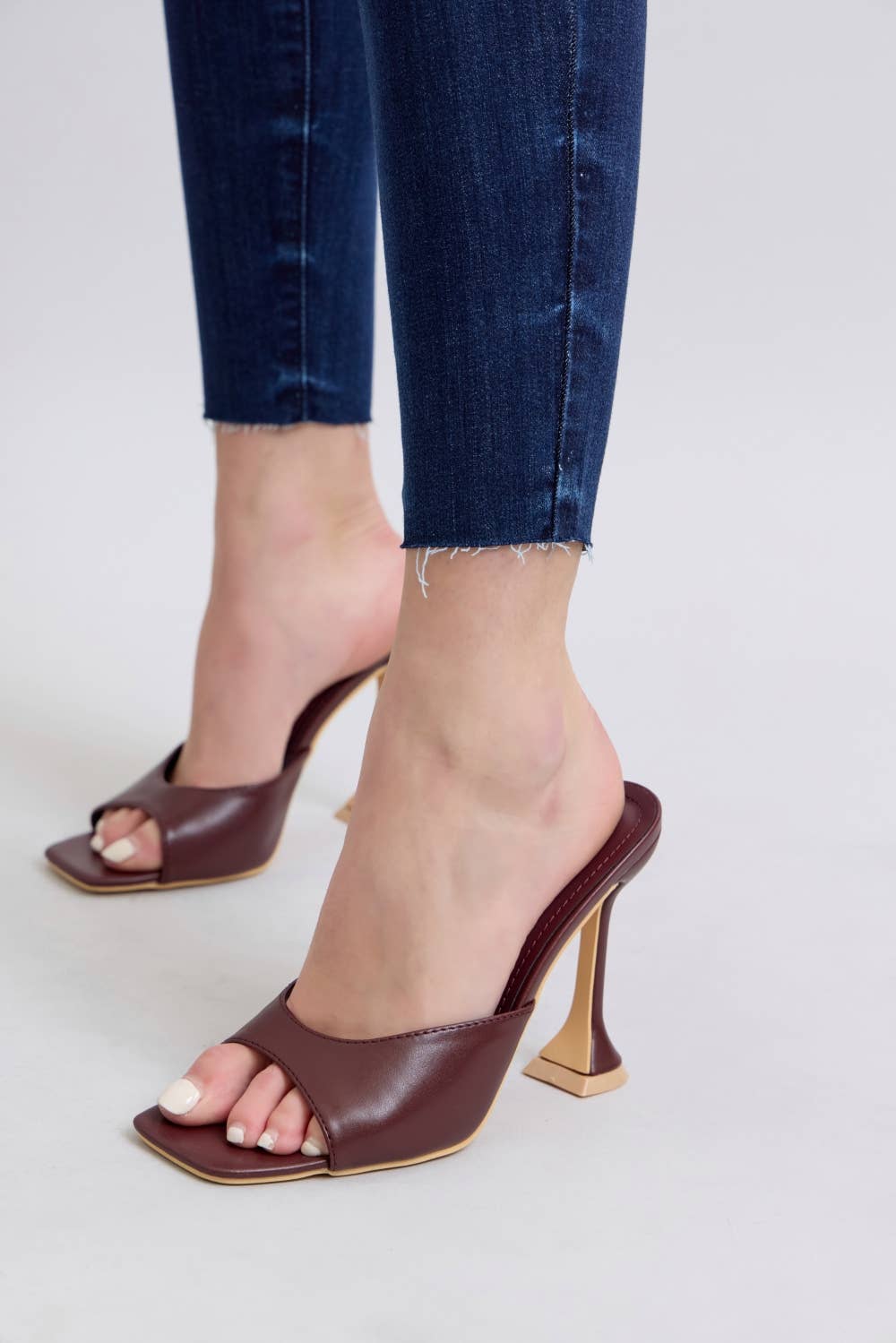 Mid Rise Skinny with raw hem