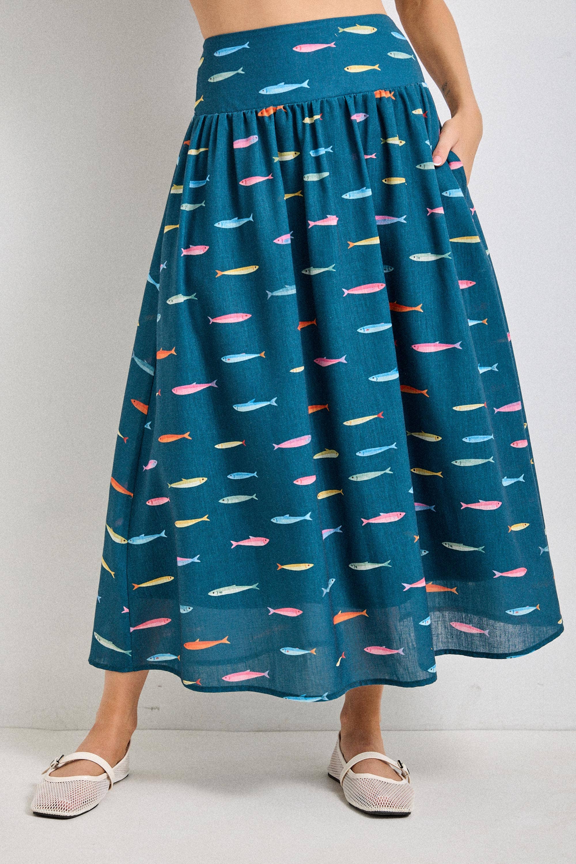 FISH PRINT SMOCKED BACK WAIST MIDI SKIRT