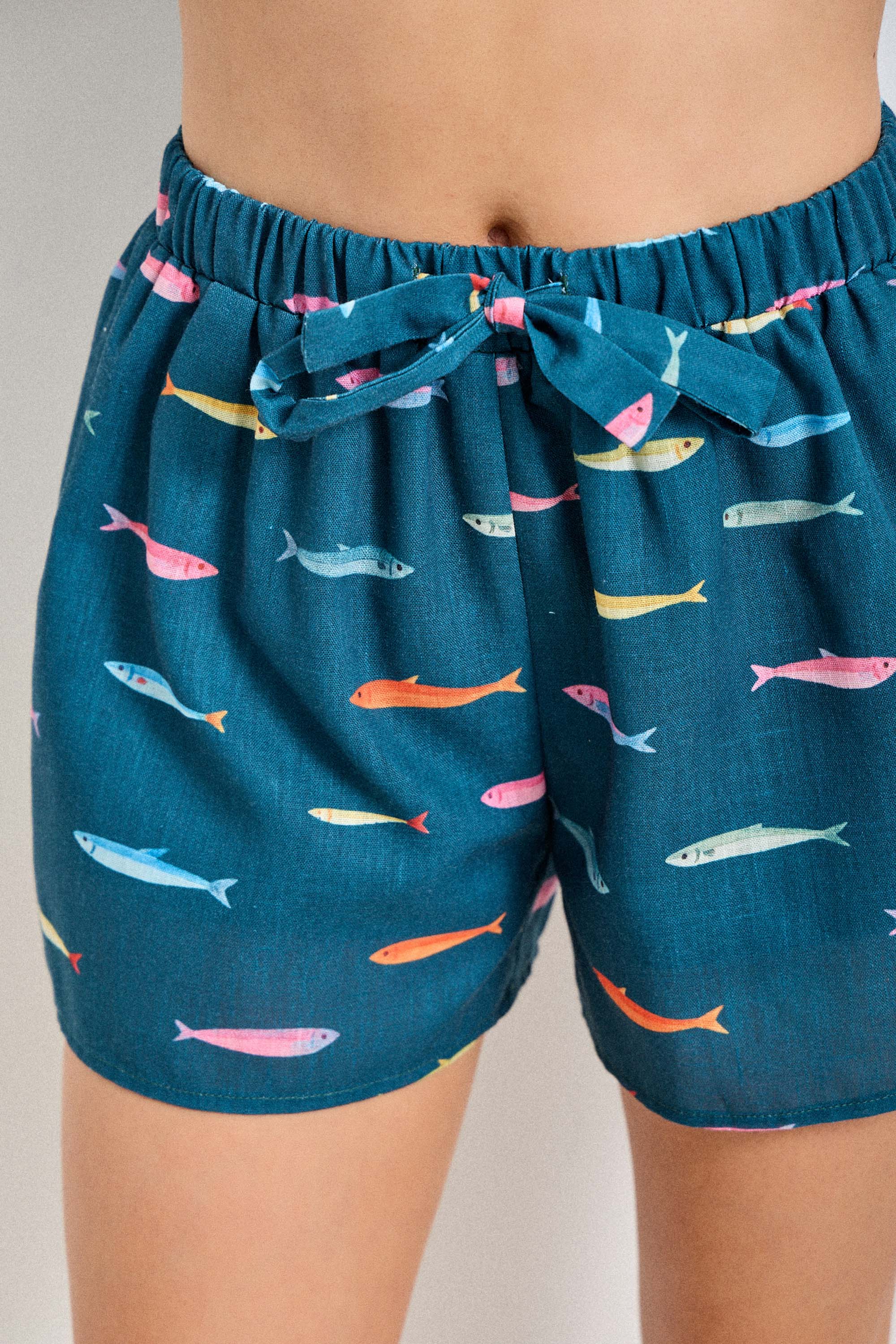 FISH PRINT DRAWSTRING SHORTS