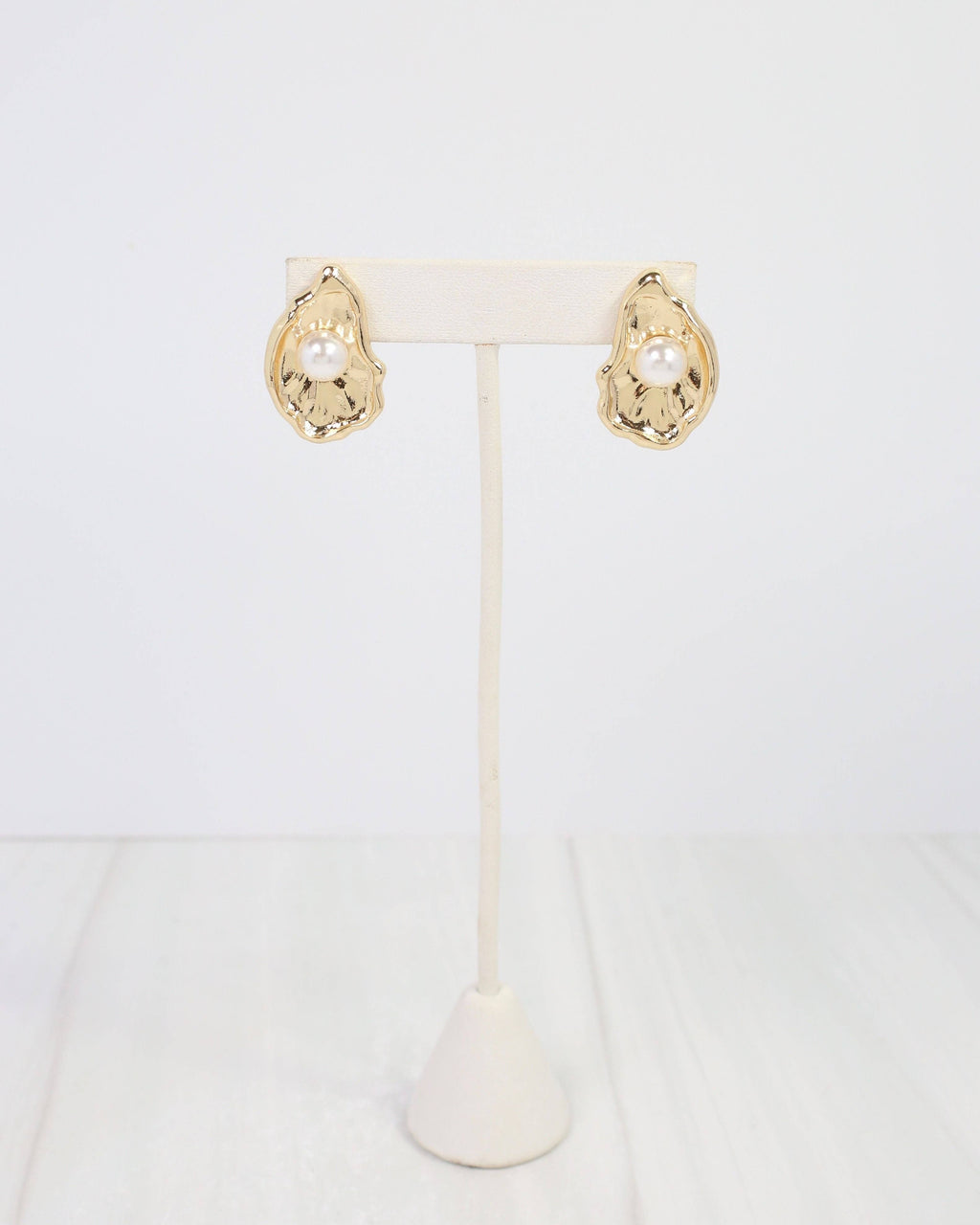 Ponca Oyster Pearl Drop Earring Gold