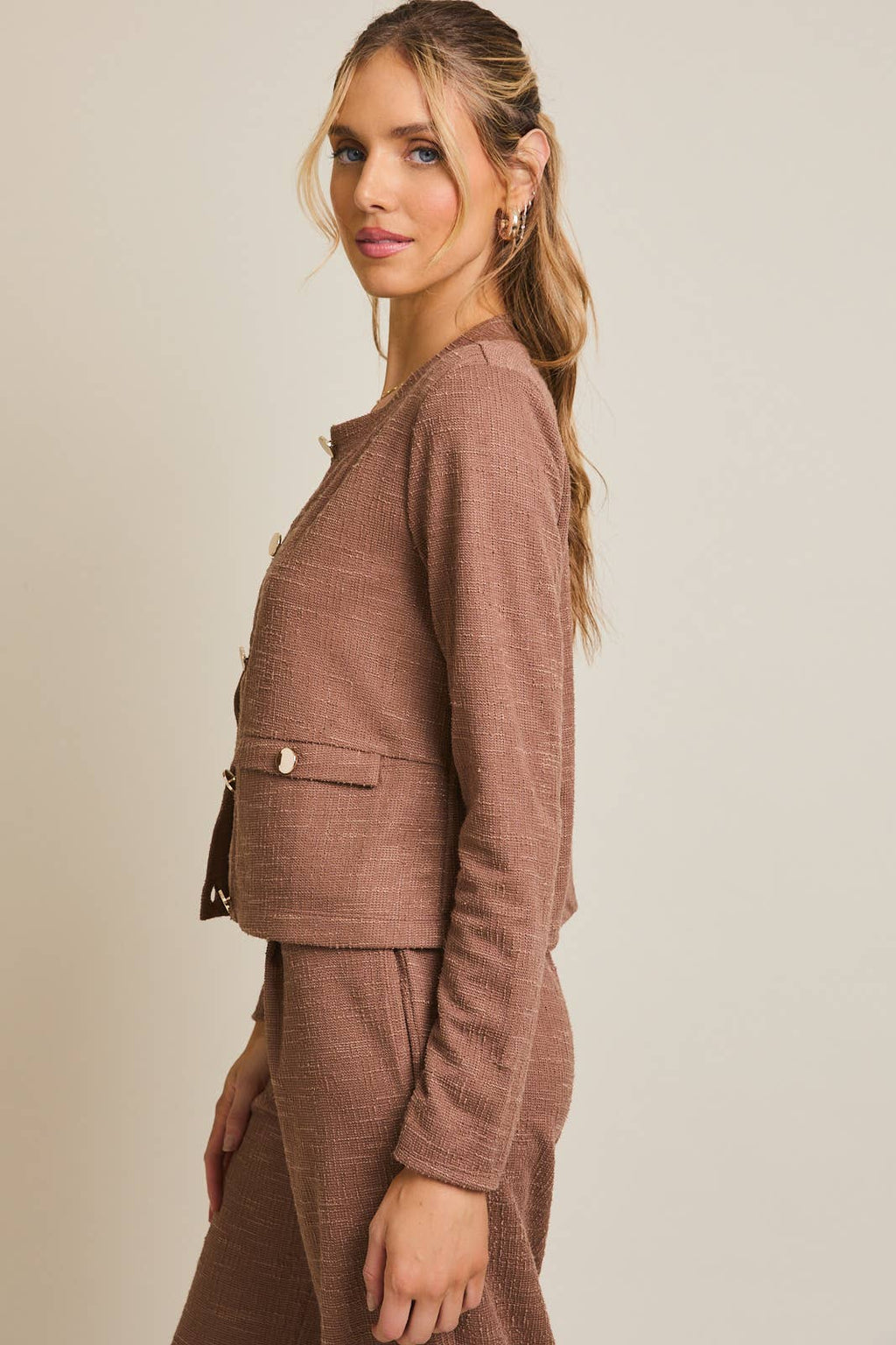 ROUND NECK LONG SLEEVE BUTTON UP TOP