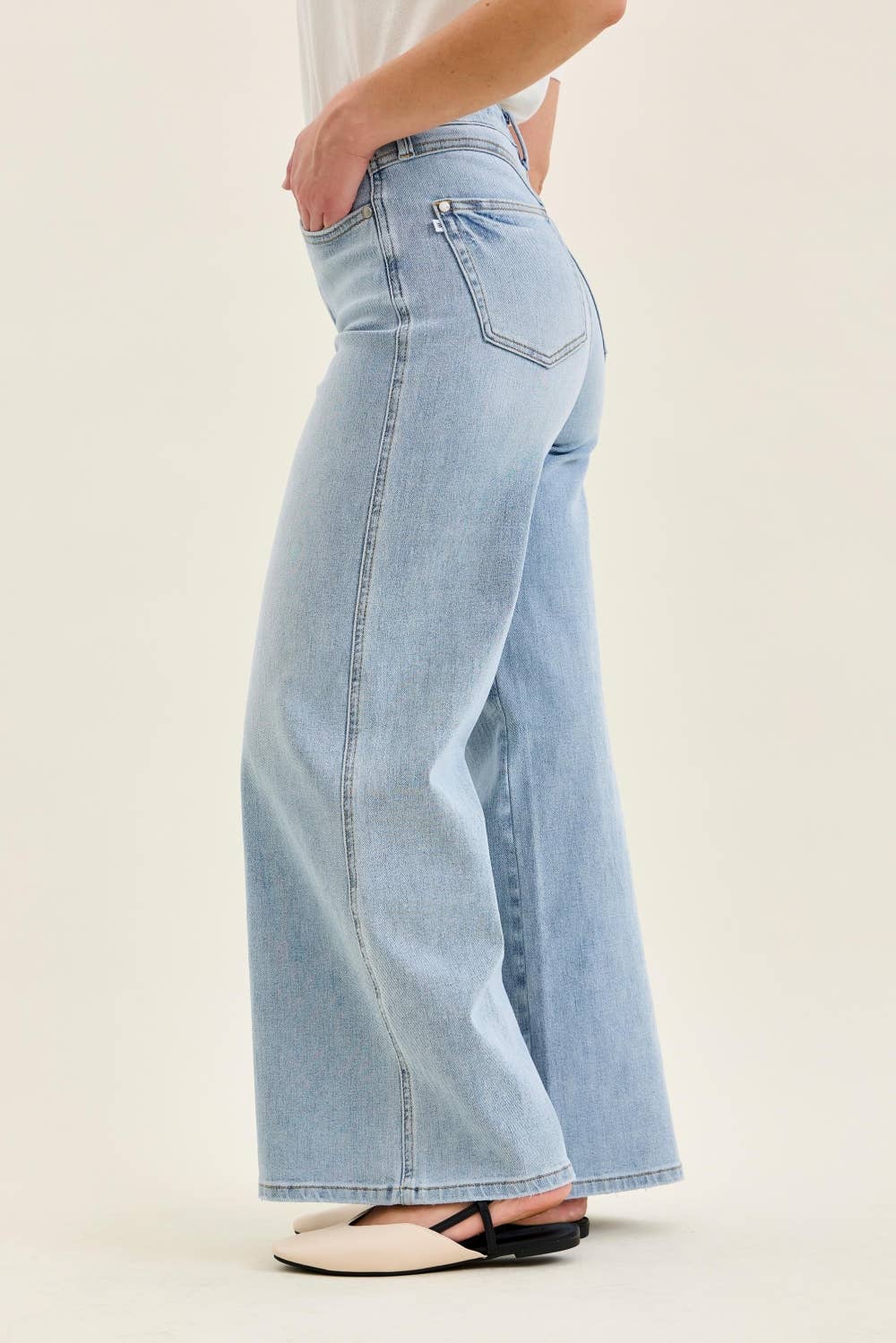 HW Petite T.C. Retro Wide w/ Curve Coin Pkt
