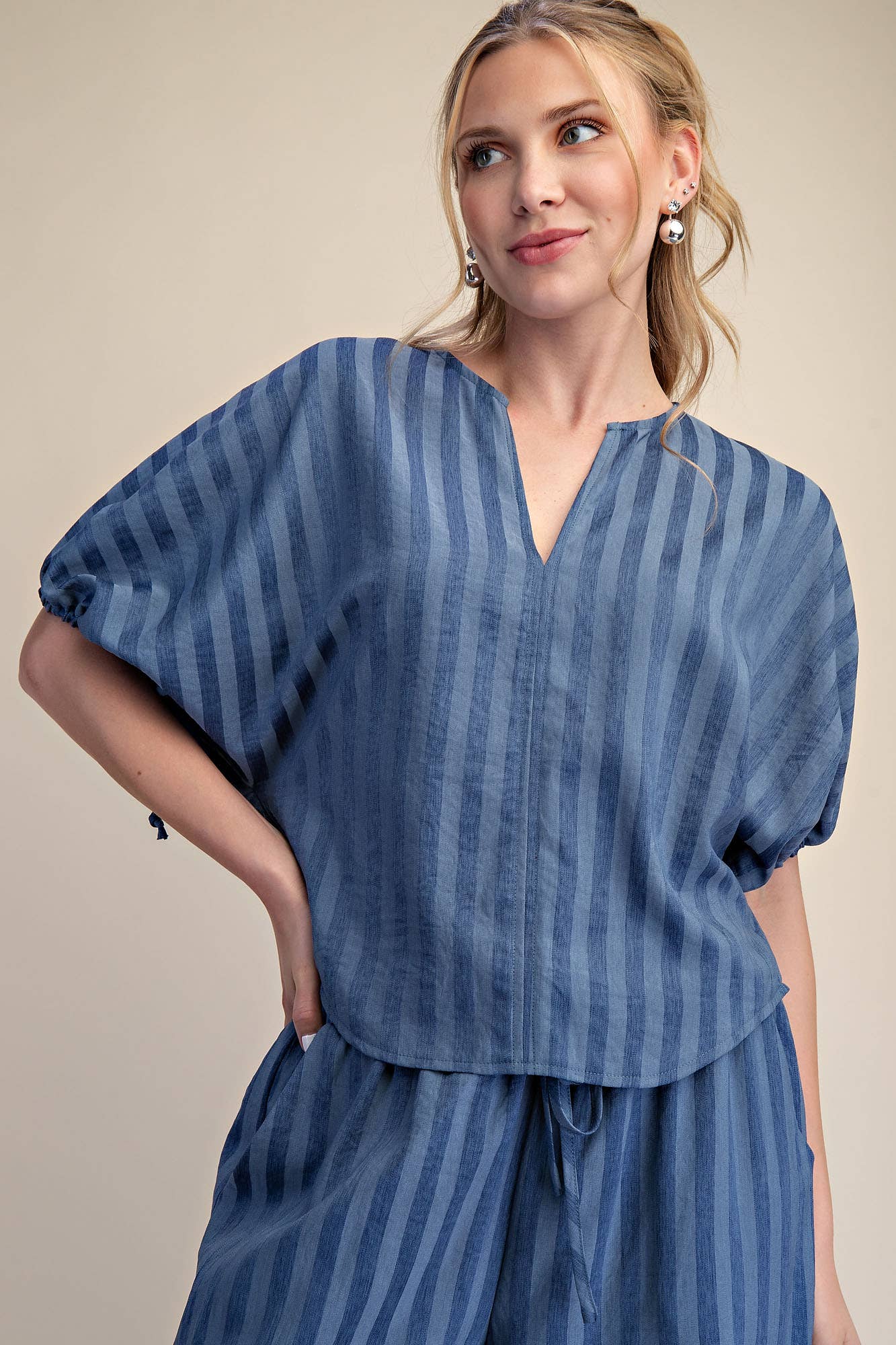 V-Neckline Adjustable Tie Puff Sleeves Top