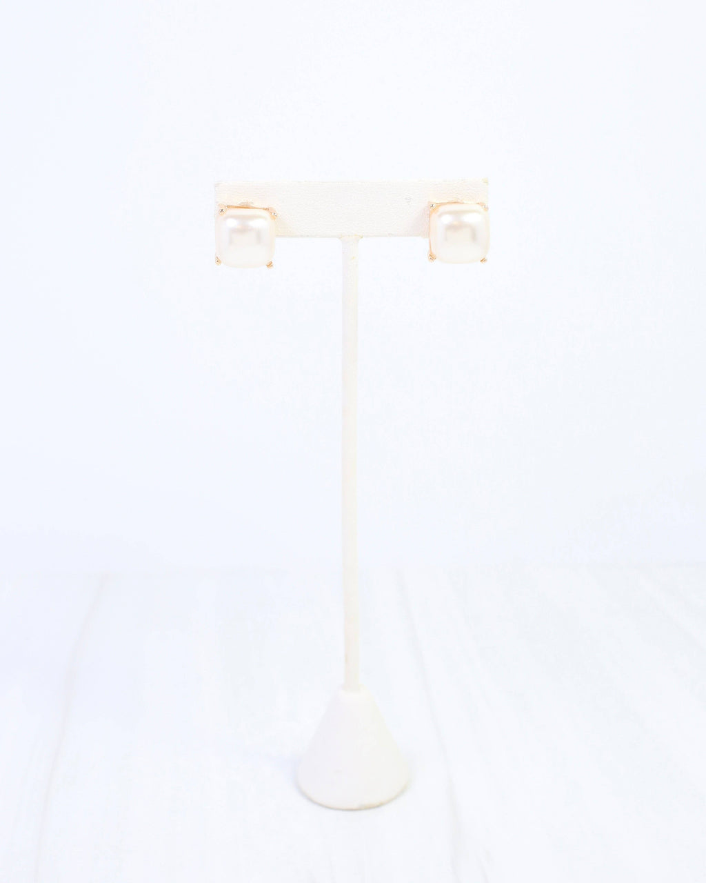Mavis Square Pearl Stud Earring Cream