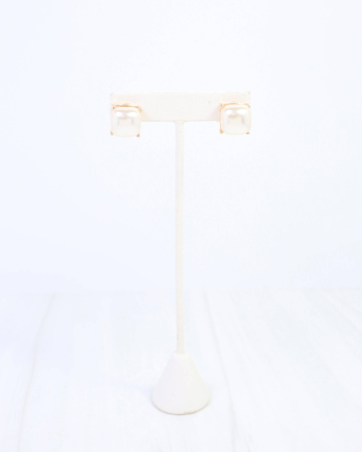 Mavis Square Pearl Stud Earring Cream