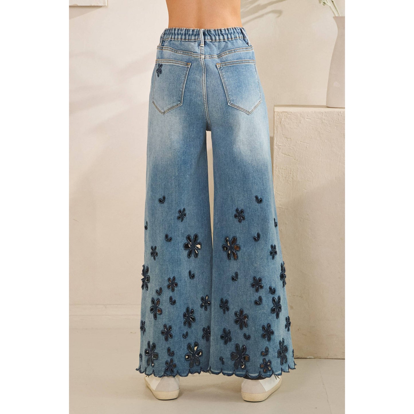 WASHED FLOWER CUTOUTS DENIM PANTS