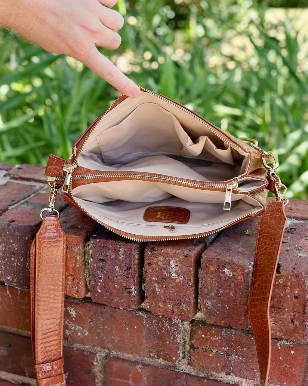 Ariana Crossbody Saddle EC