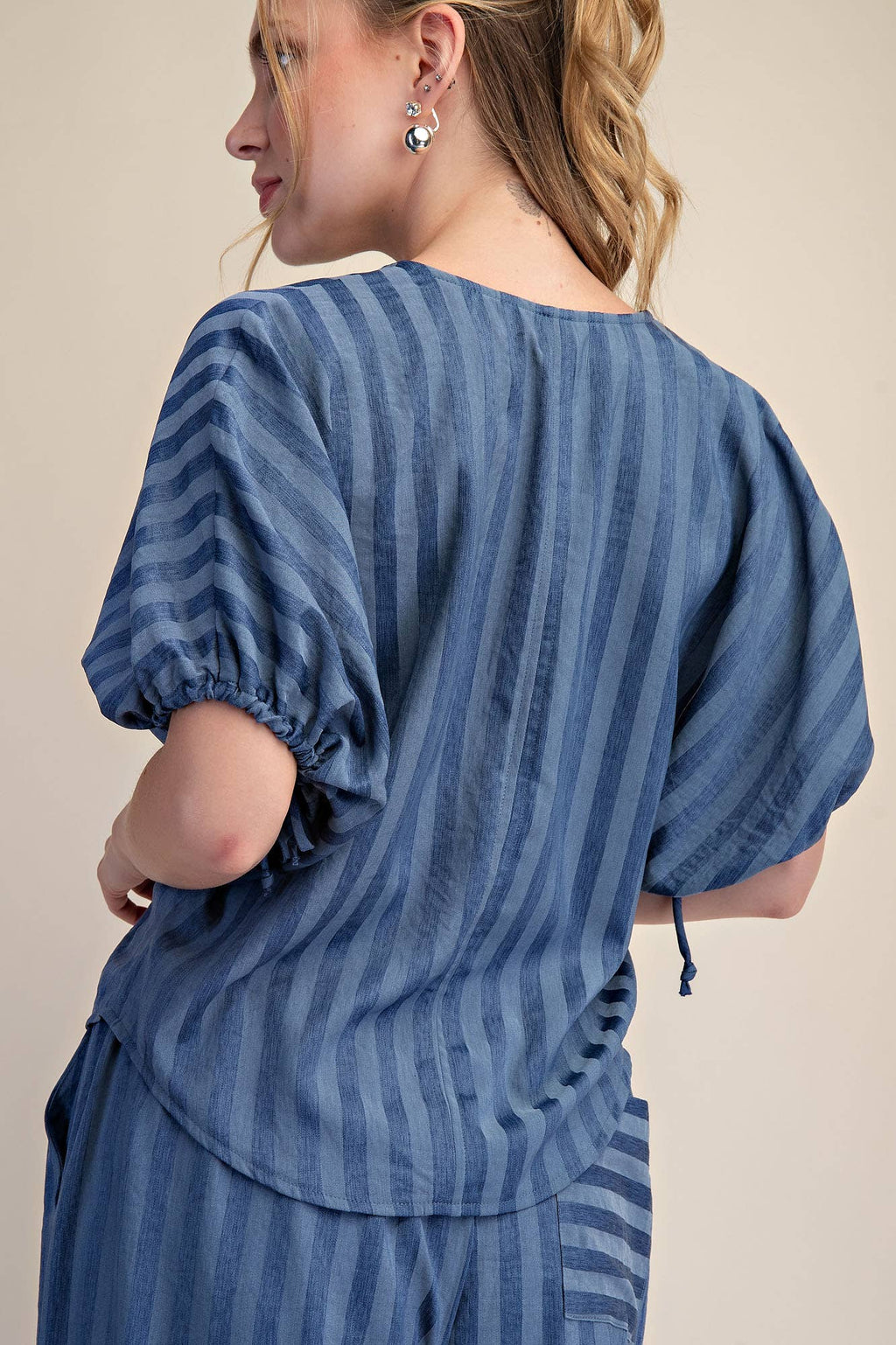 V-Neckline Adjustable Tie Puff Sleeves Top