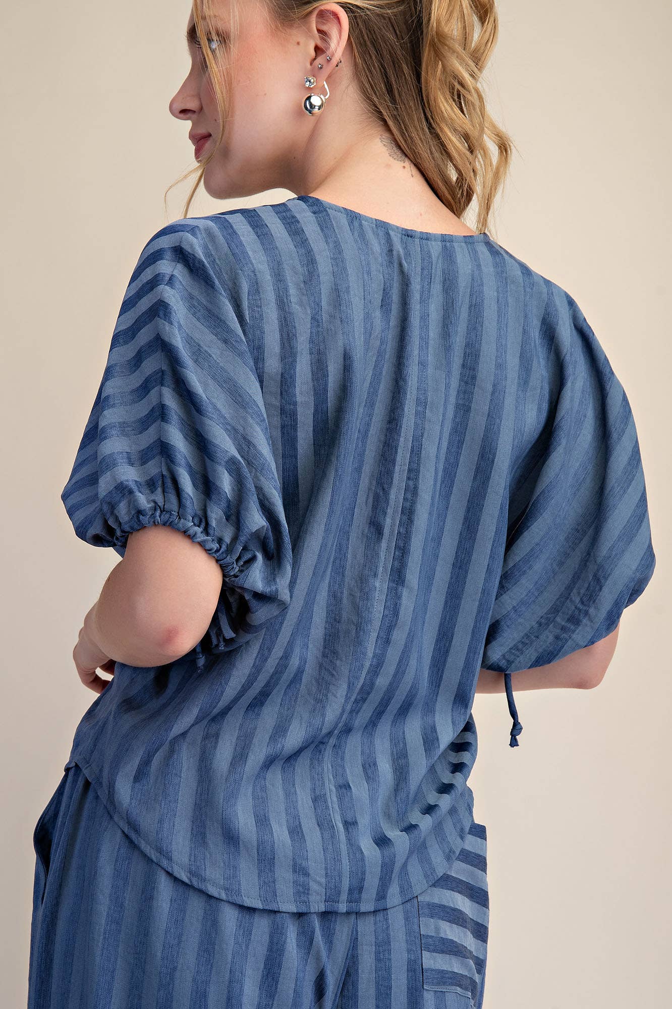 V-Neckline Adjustable Tie Puff Sleeves Top