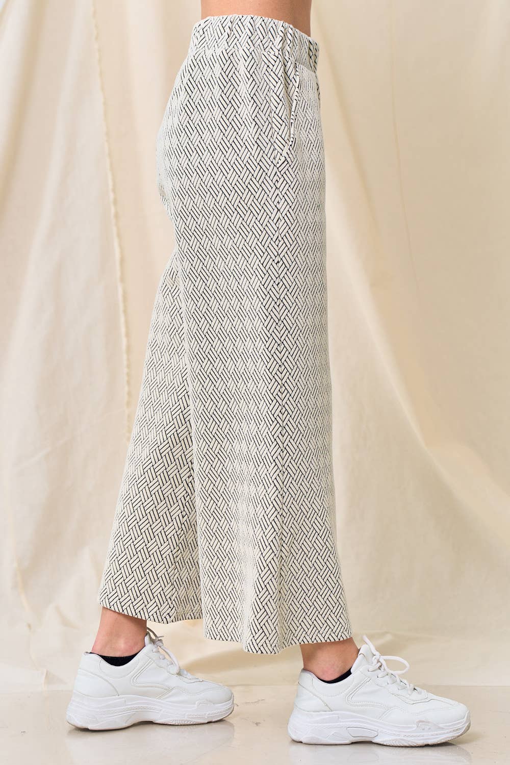 Textured Cropped Wide Pants