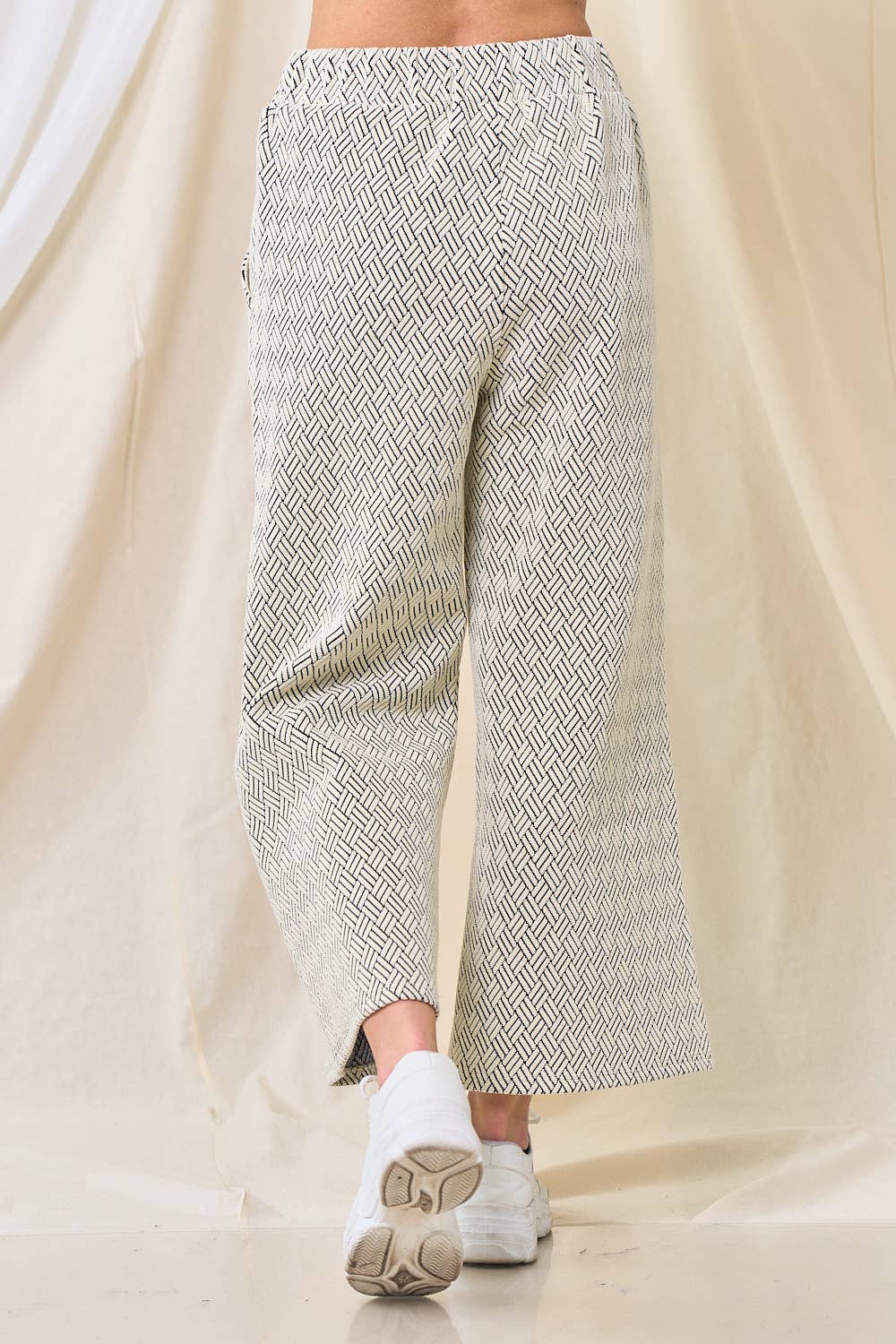 Textured Cropped Wide Pants
