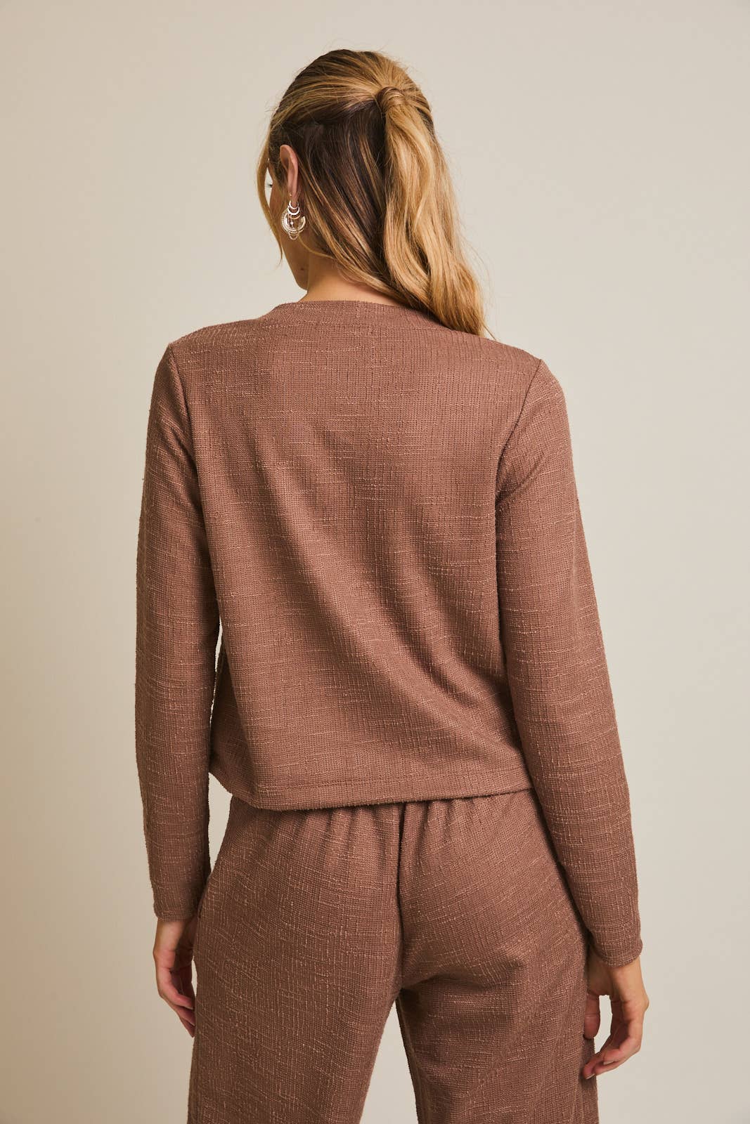 ROUND NECK LONG SLEEVE BUTTON UP TOP