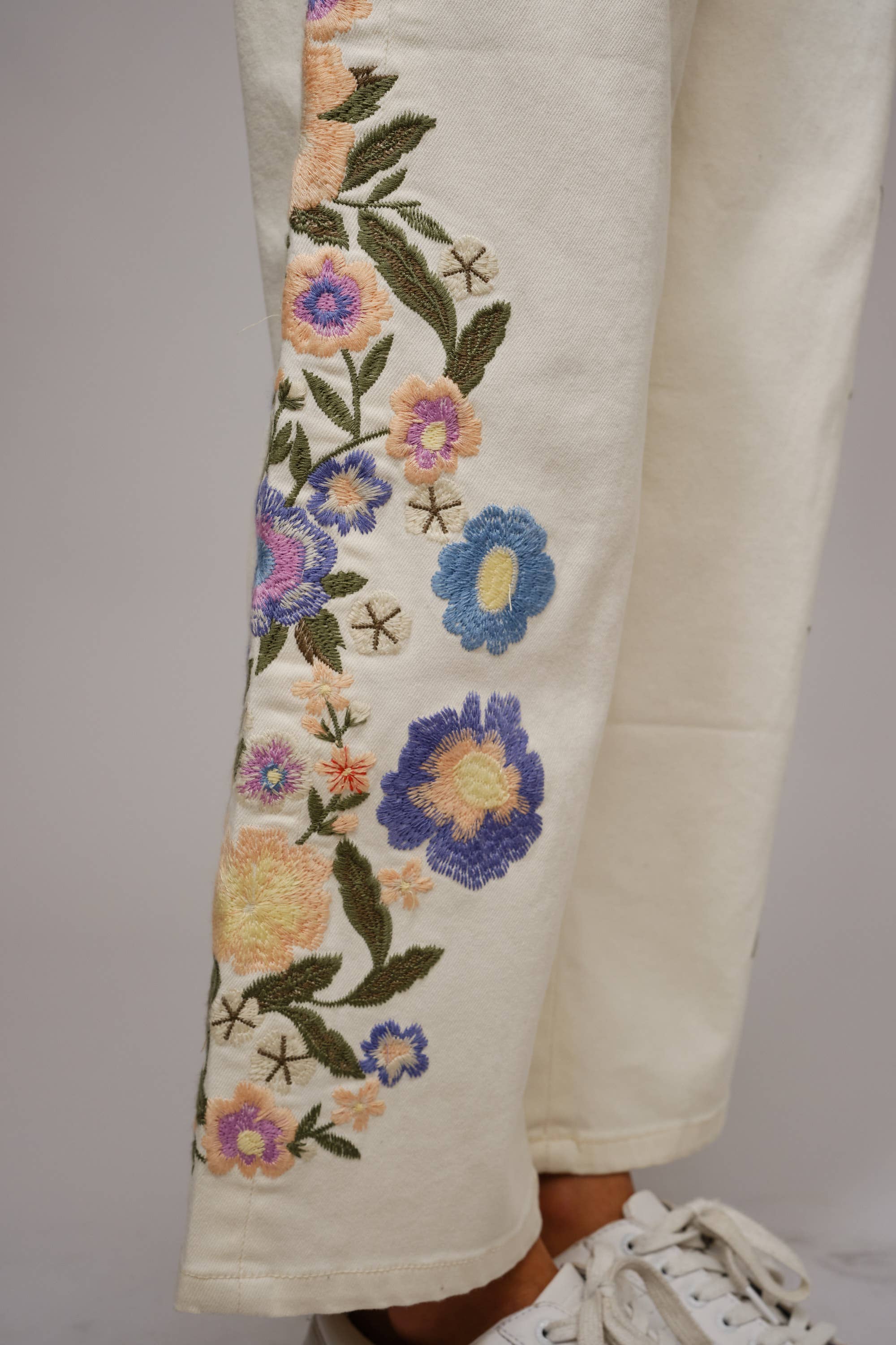 Mid- Rise Relaxed Style Embroidered White Jean