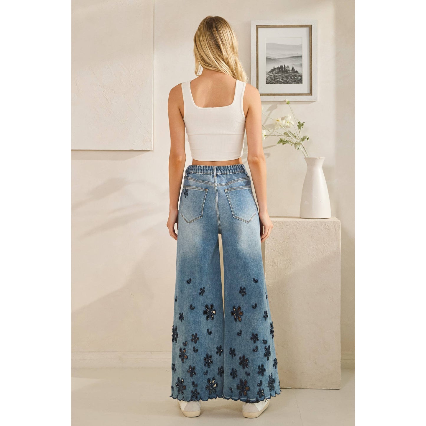 WASHED FLOWER CUTOUTS DENIM PANTS