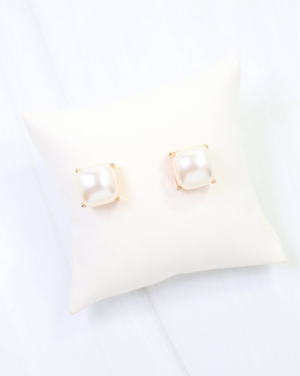 Mavis Square Pearl Stud Earring Cream