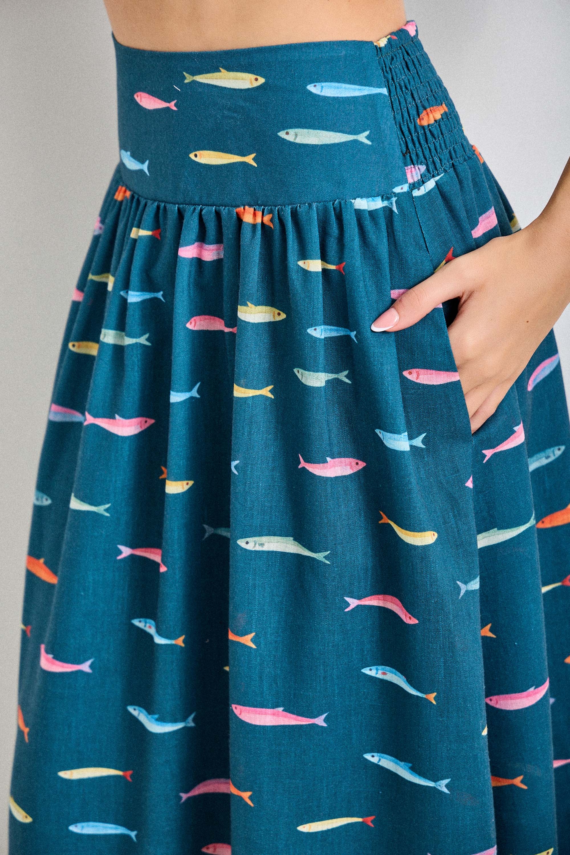 FISH PRINT SMOCKED BACK WAIST MIDI SKIRT