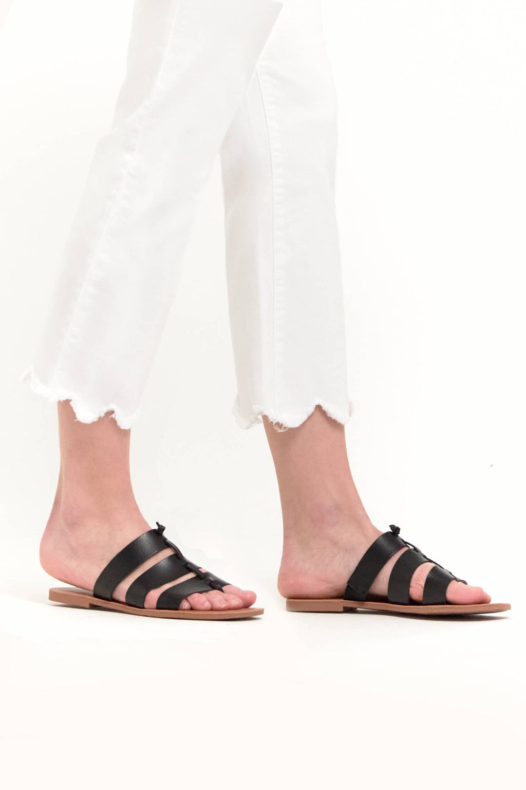 Crop Jean w/ Scalloped Hem in White
