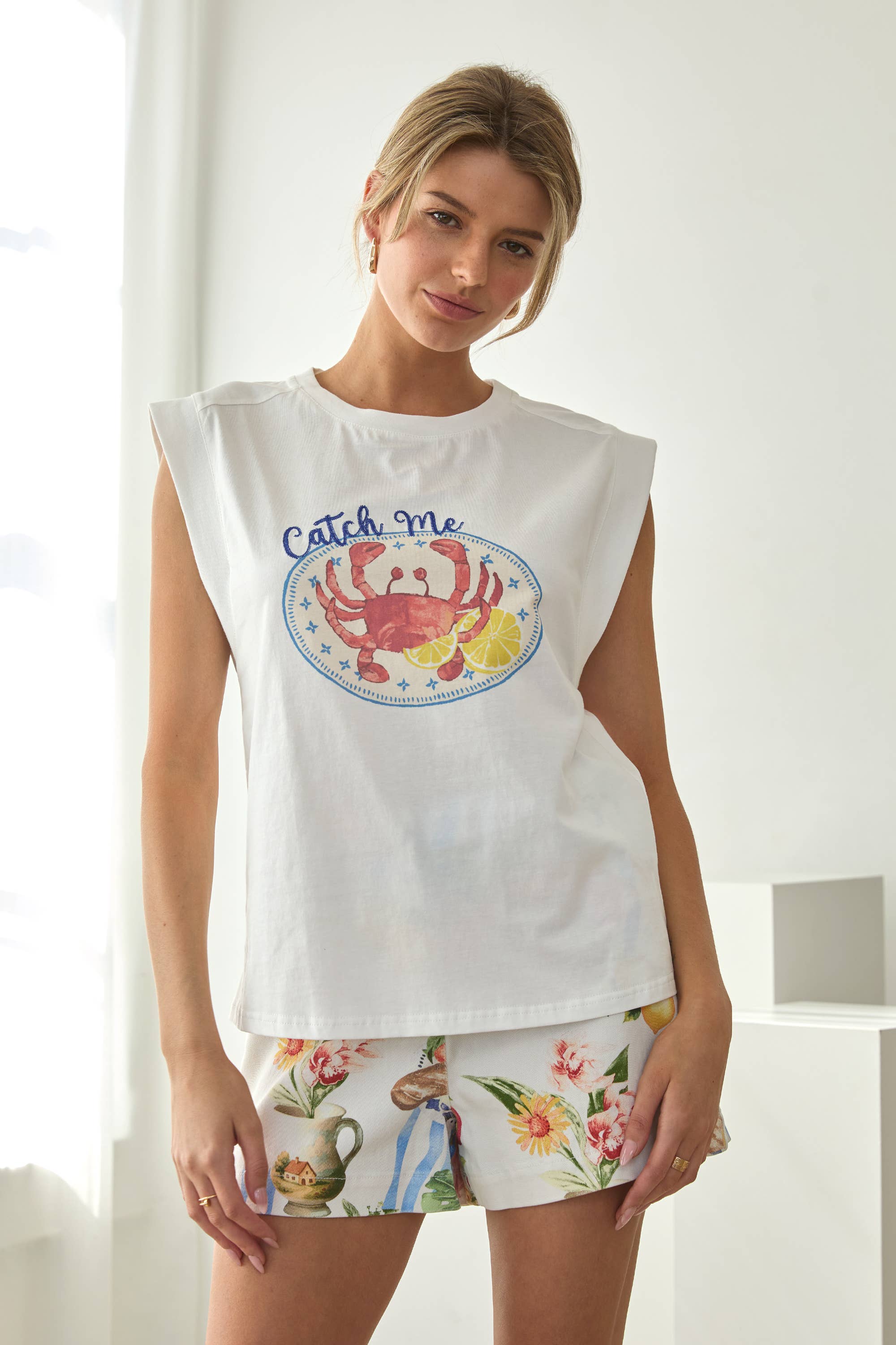 Catch Me Crab Graphic Sleeveless Tee
