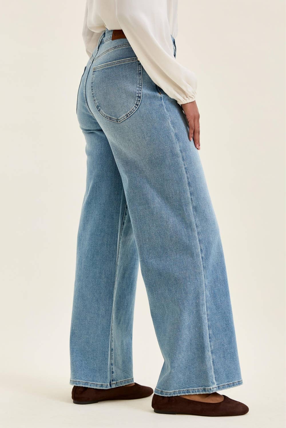 HW ANGELINA Column w/ Harness Trim MD Crisp Blue
