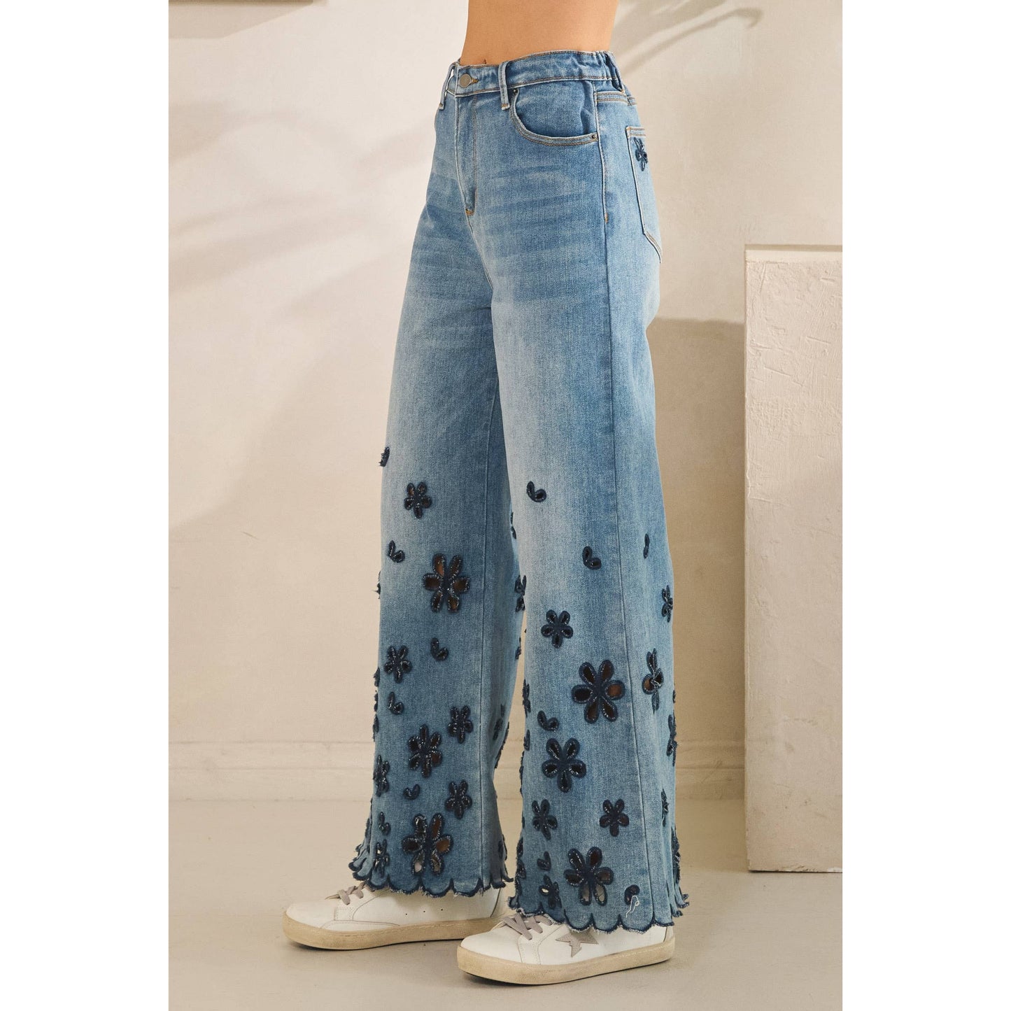 WASHED FLOWER CUTOUTS DENIM PANTS