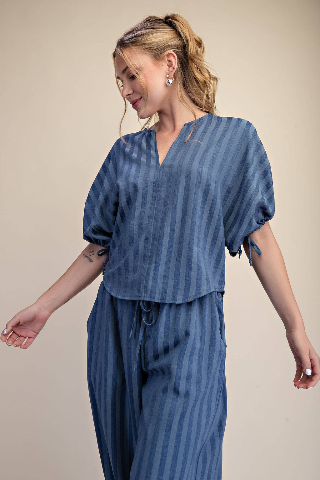 V-Neckline Adjustable Tie Puff Sleeves Top